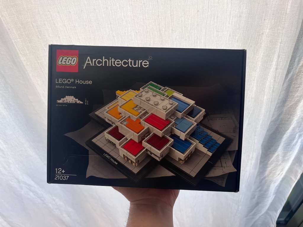 LEGO House 21037